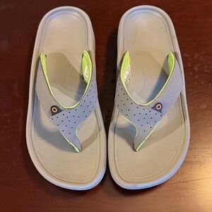 Bogs Gray and Lime Green Women’s Flip-Flop Sandals, Size 7
